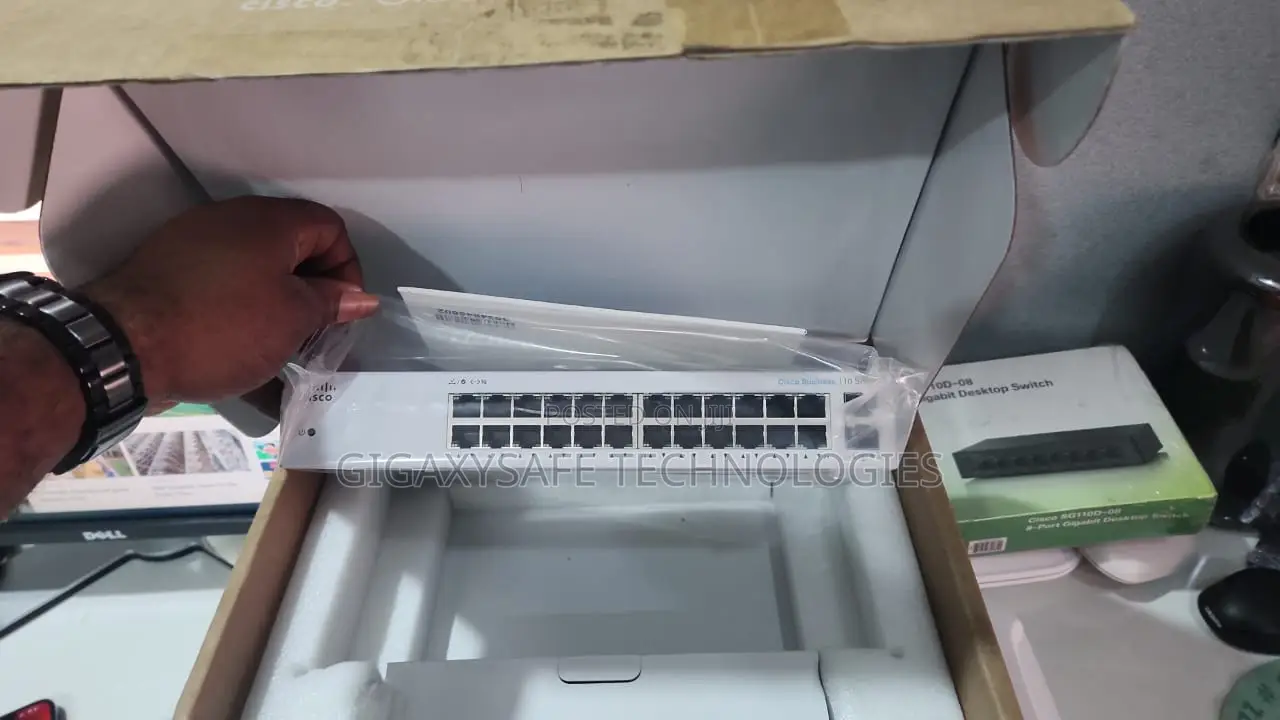 Cisco Business 110 Unmanaged Switch24 10/100/1000 Ports, 2 Gigabit SFP