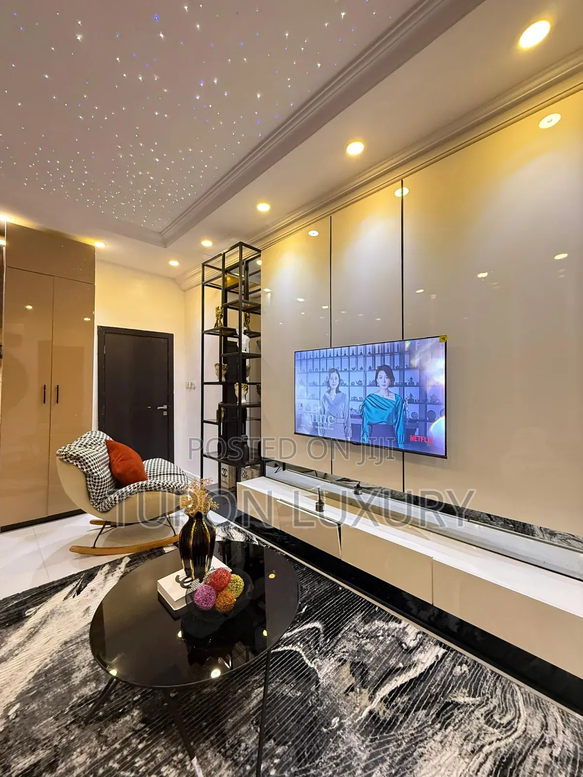 Luxury One 1 Bedroom With BDSM Kit and Jacuzzi