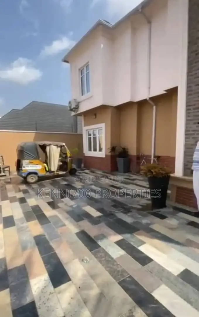 5bdrm Duplex in Unilag Estate, GRA Phase 1 for sale