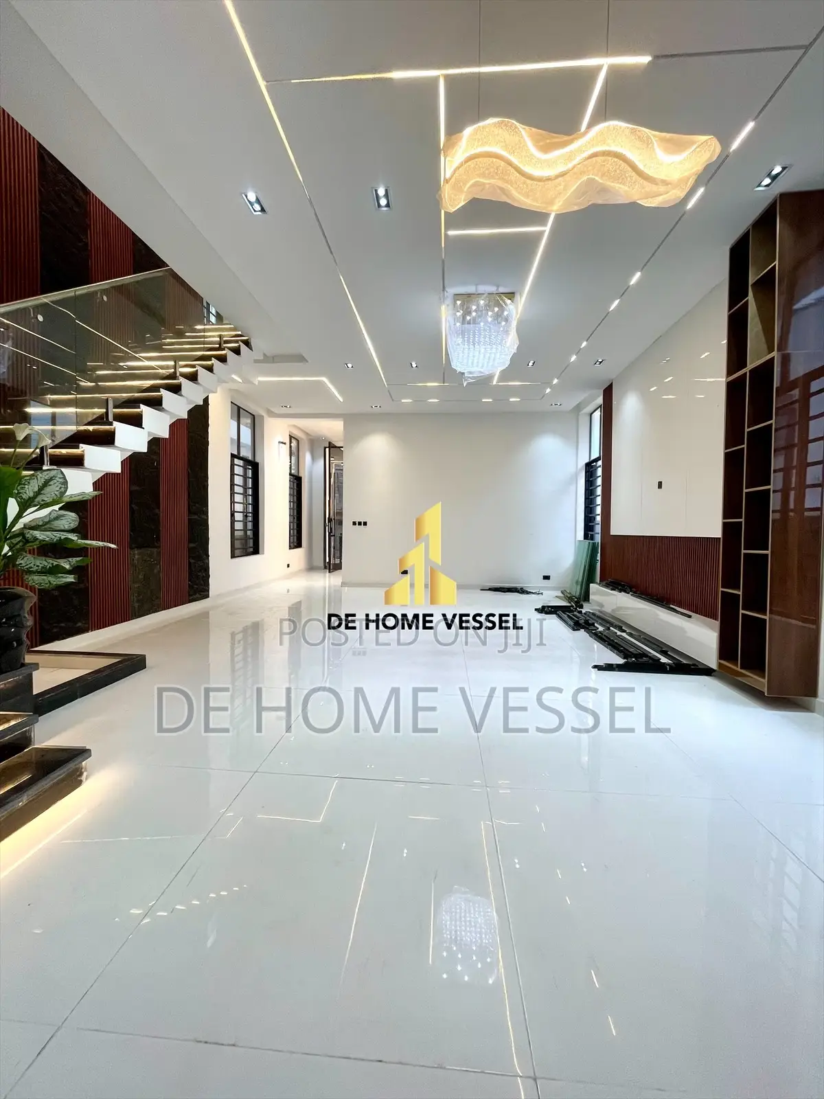 5bdrm Duplex in Chevron for sale
