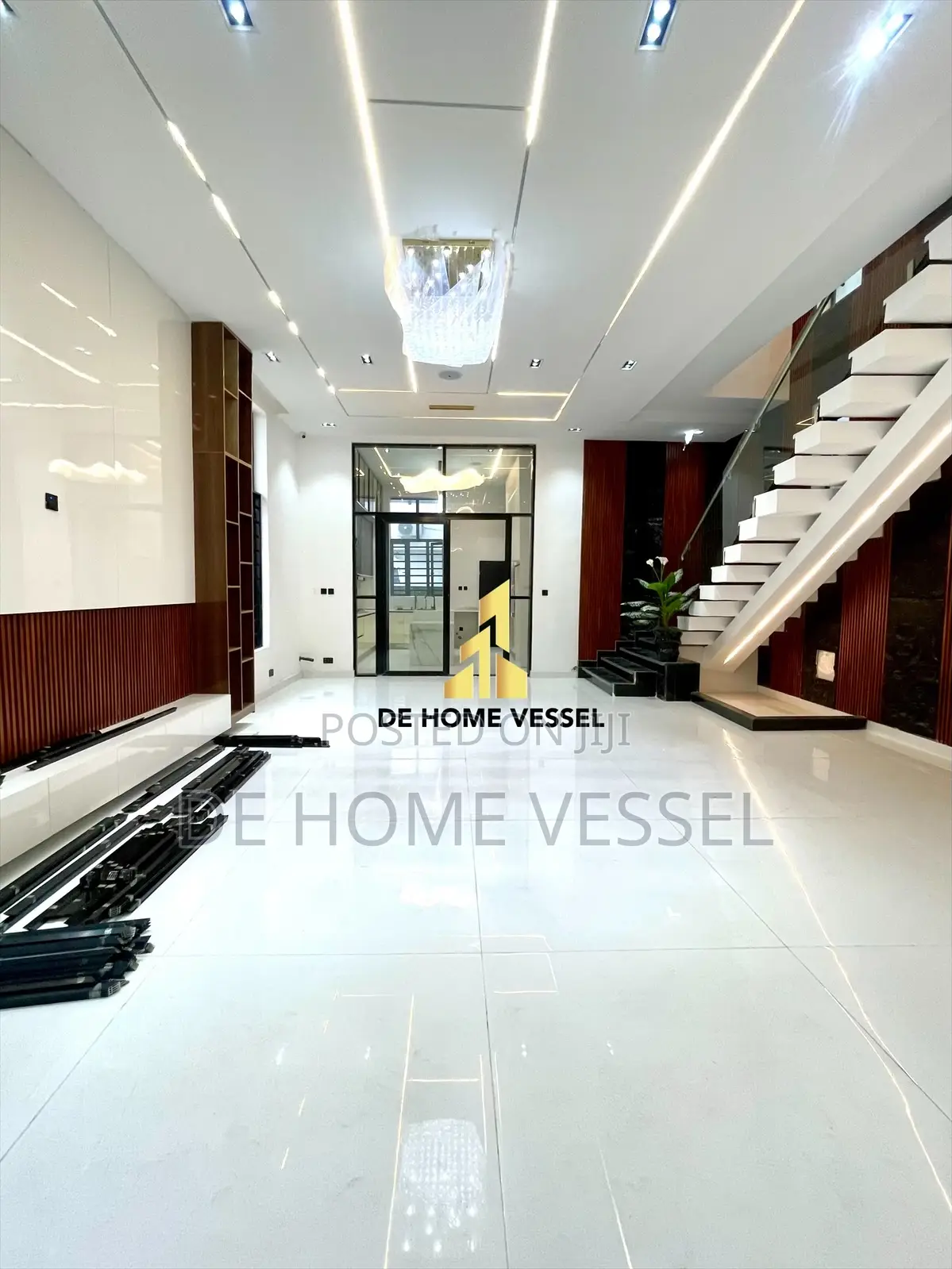 5bdrm Duplex in Chevron for sale