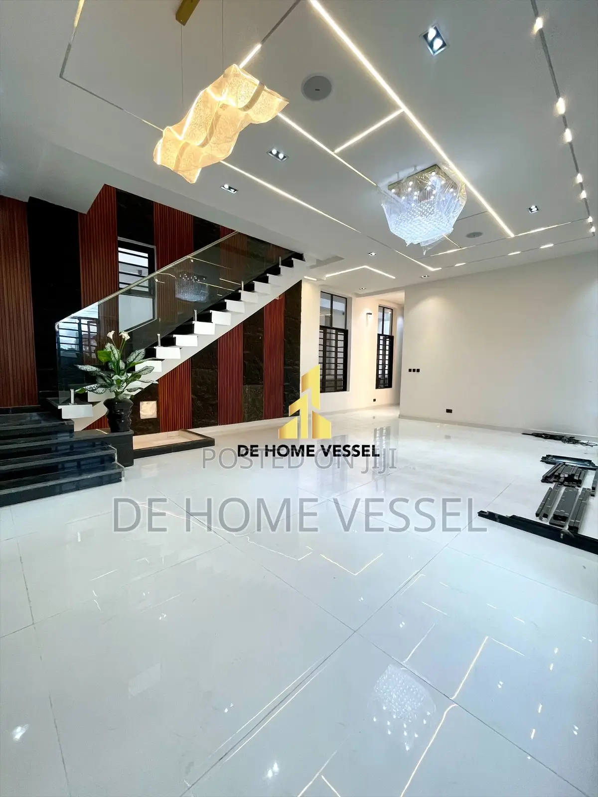 5bdrm Duplex in Chevron for sale