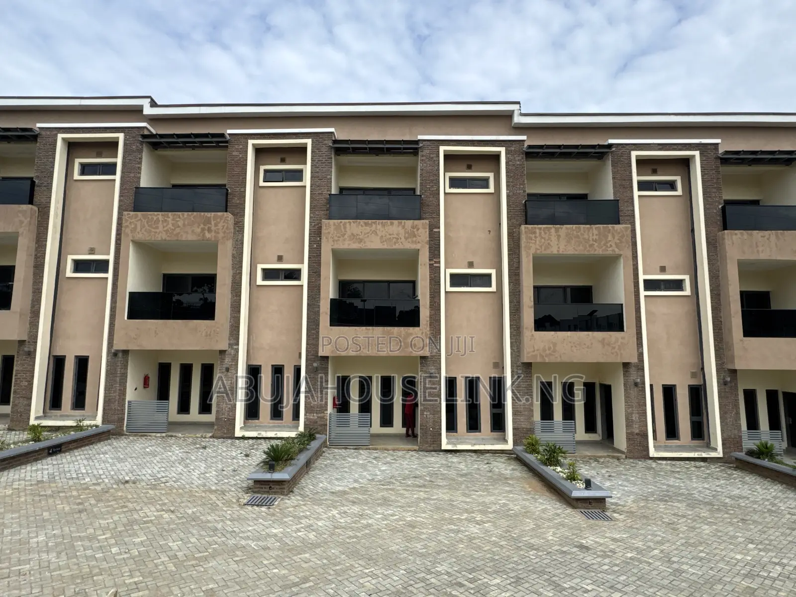 4bdrm Townhouse/Terrace in Guzape Diplomatic for sale
