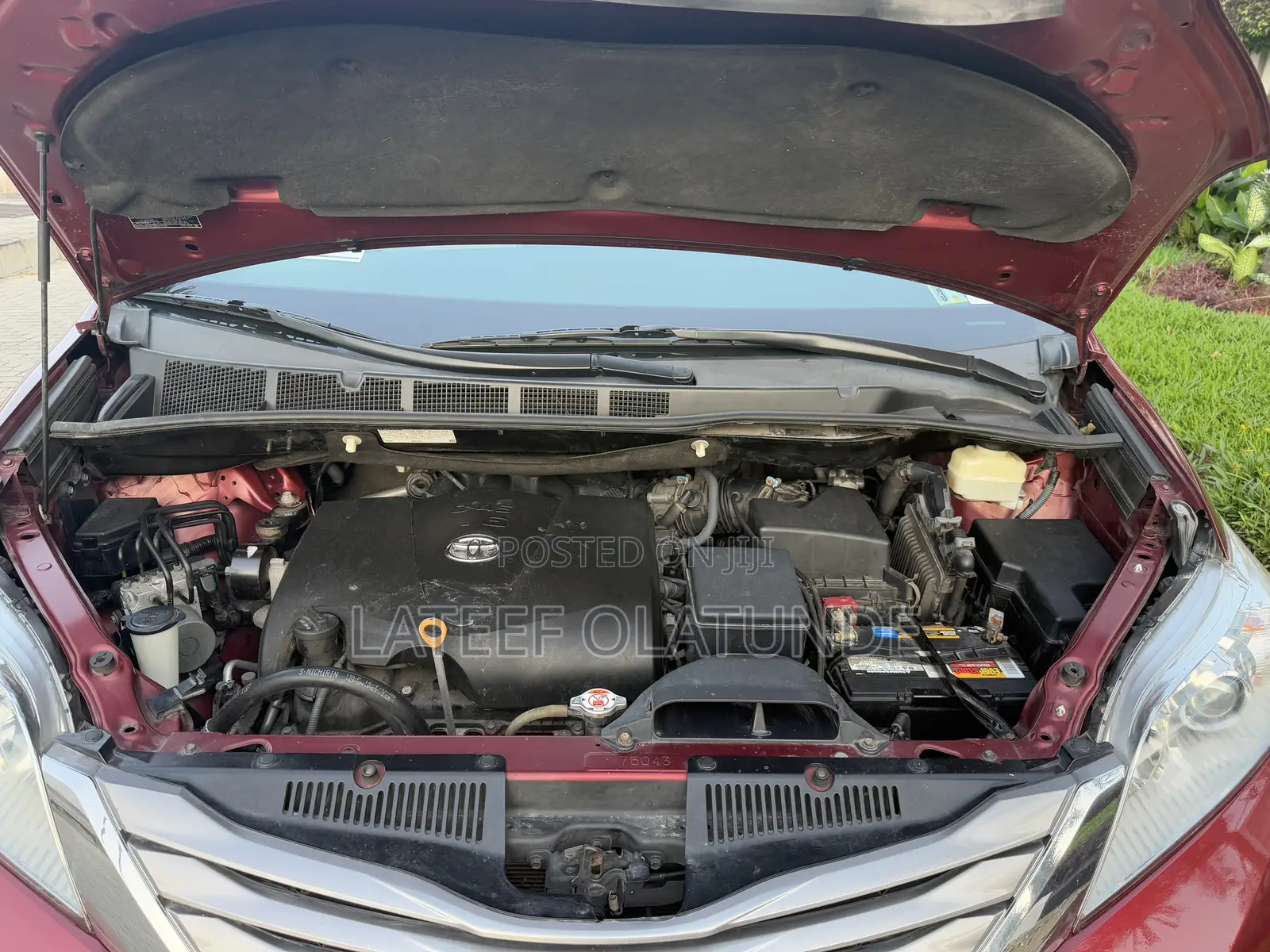 Toyota Sienna XLE 8 Passenger (3.5L 6cyl 8A) 2017 Maroon