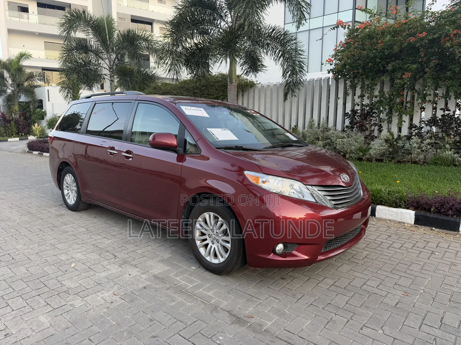 Toyota Sienna XLE 8 Passenger (3.5L 6cyl 8A) 2017 Maroon