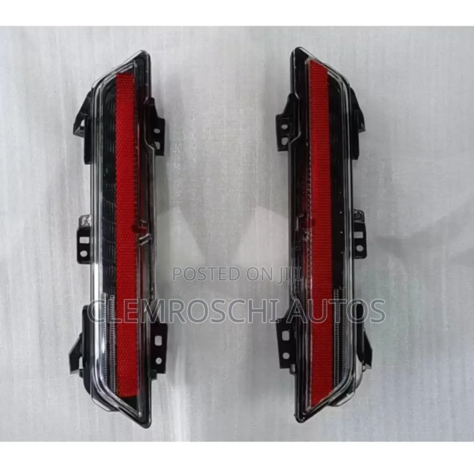 High Quality Certified New Rear Bumper Light Range Rover Vogue 2025