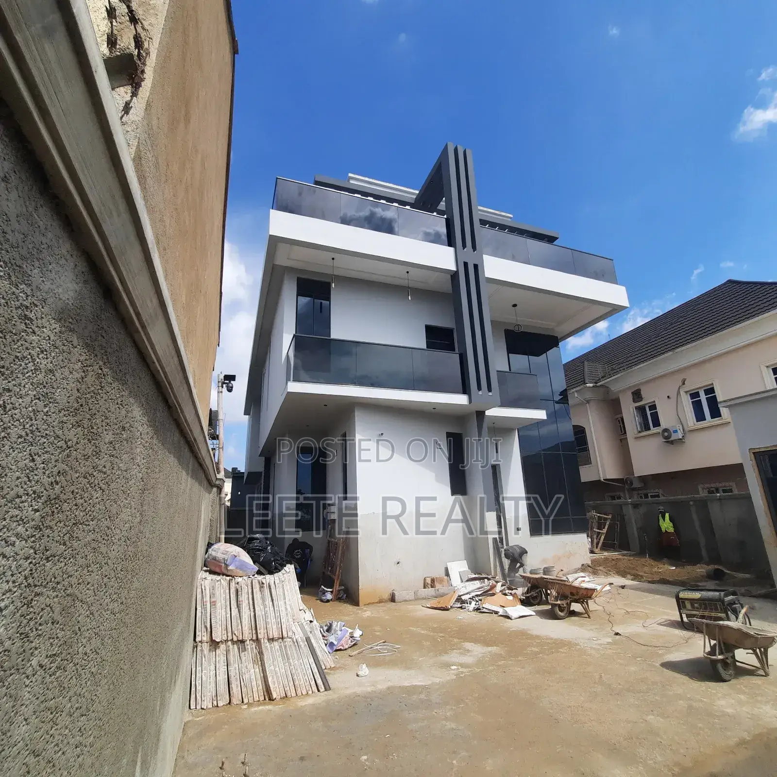 5bdrm Duplex in Apo Resettlement for sale