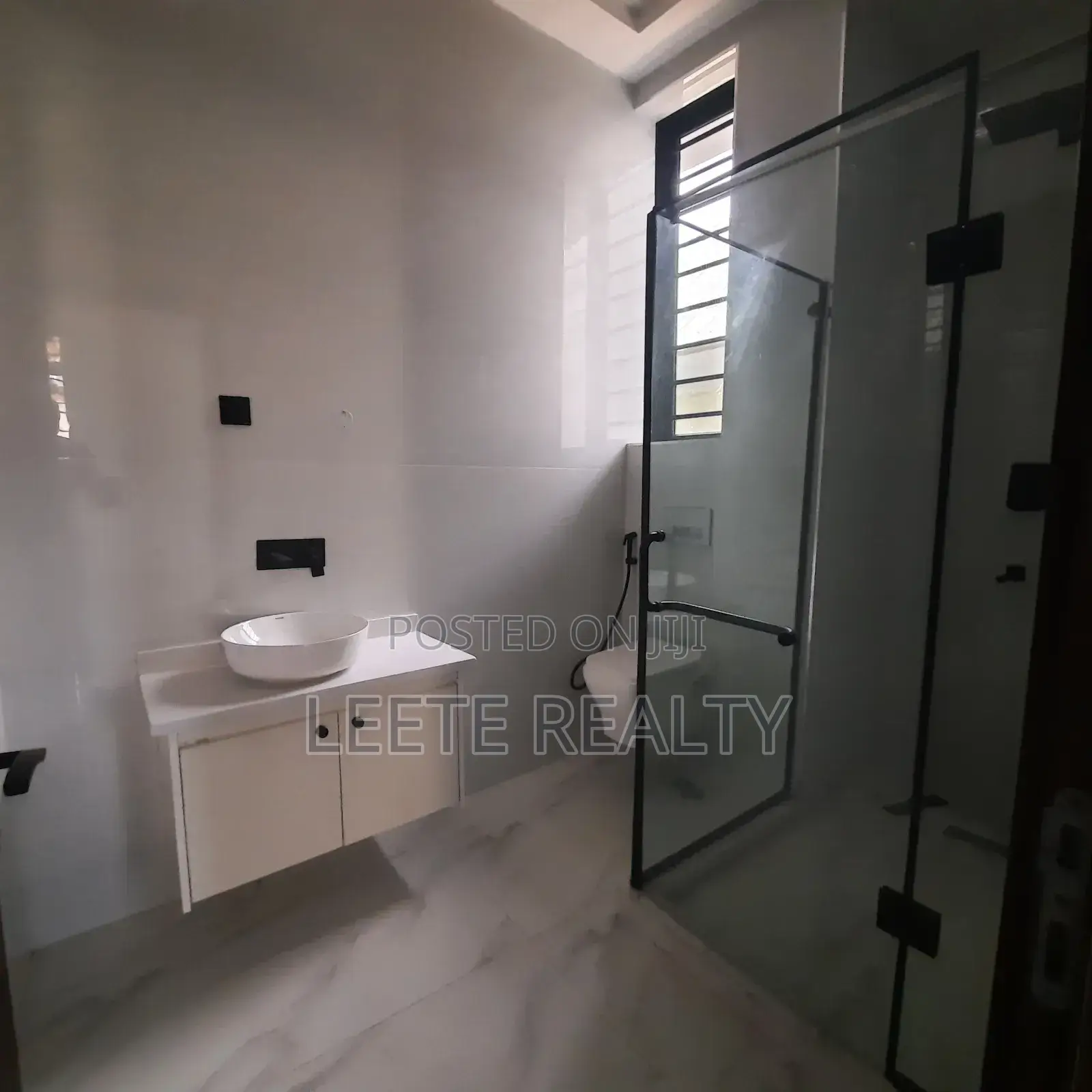 5bdrm Duplex in Apo Resettlement for sale