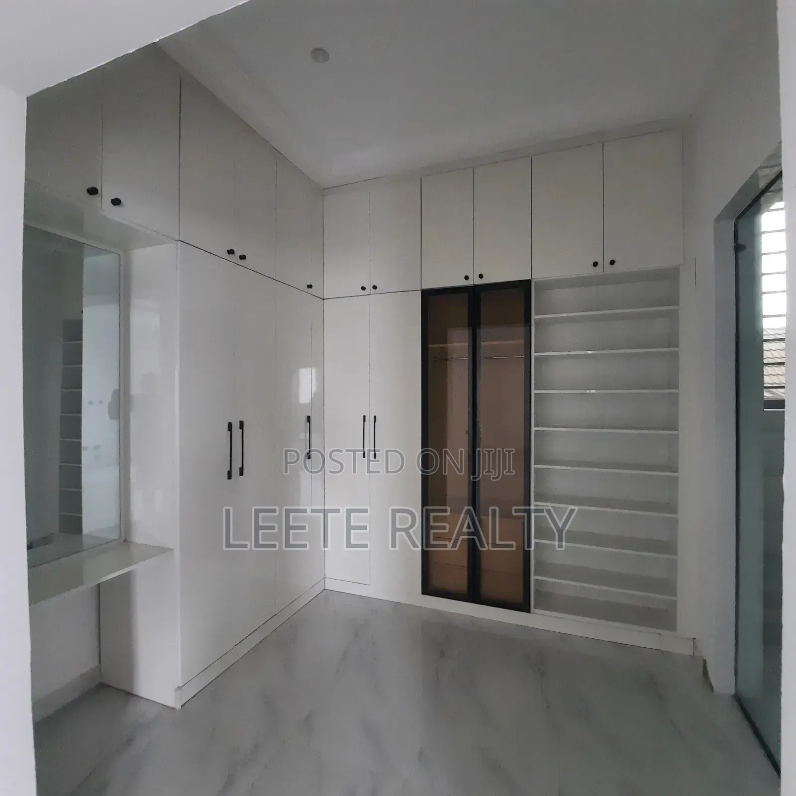 5bdrm Duplex in Apo Resettlement for sale