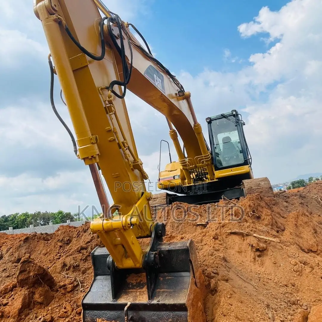 Caterpillar 325 Excavator