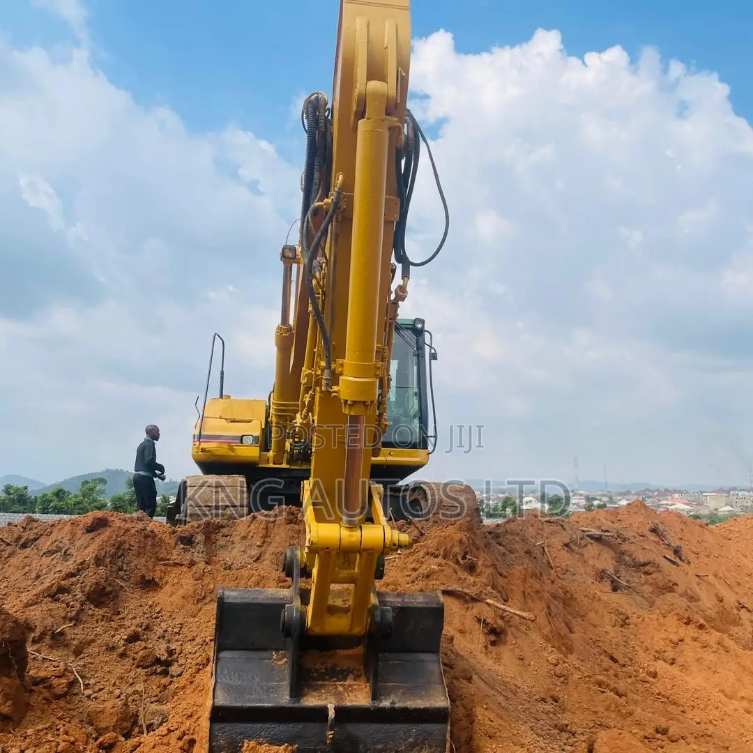 Caterpillar 325 Excavator