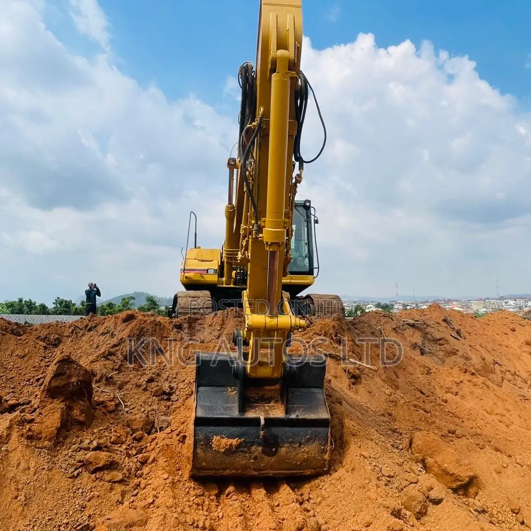 Caterpillar 325 Excavator