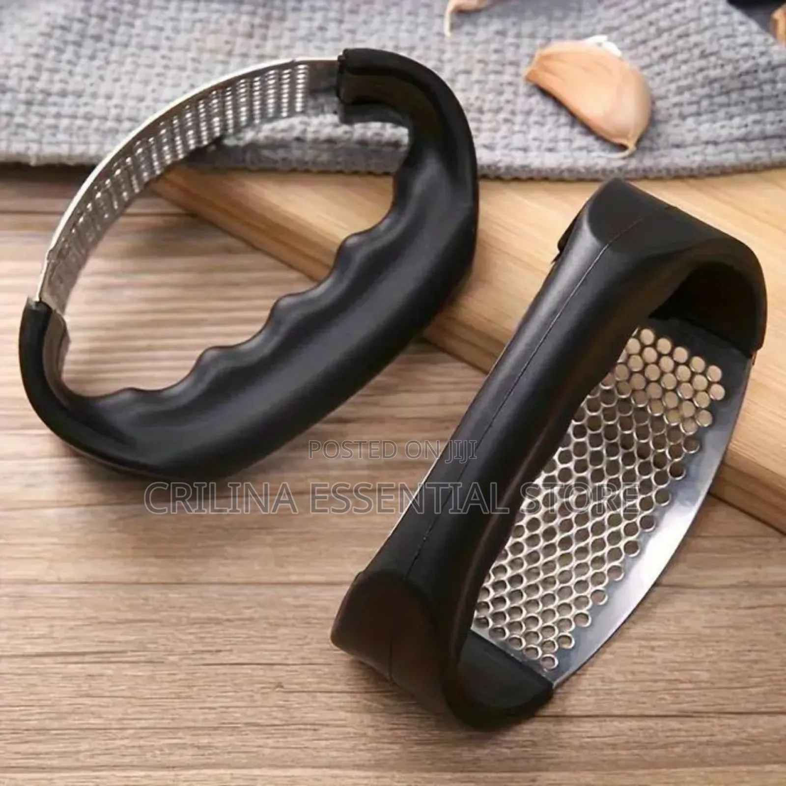 Stainless Steel Manual Garlic Press With Ergonomic Black Handle