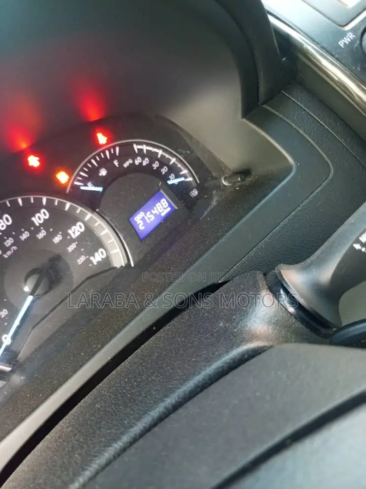 Toyota Camry LE 4dr Sedan (2.5L 4cyl 6A) 2014 Silver