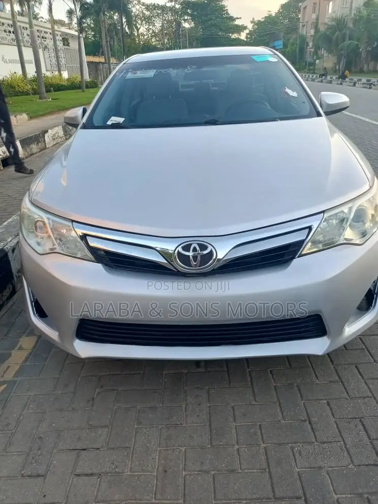 Toyota Camry LE 4dr Sedan (2.5L 4cyl 6A) 2014 Silver