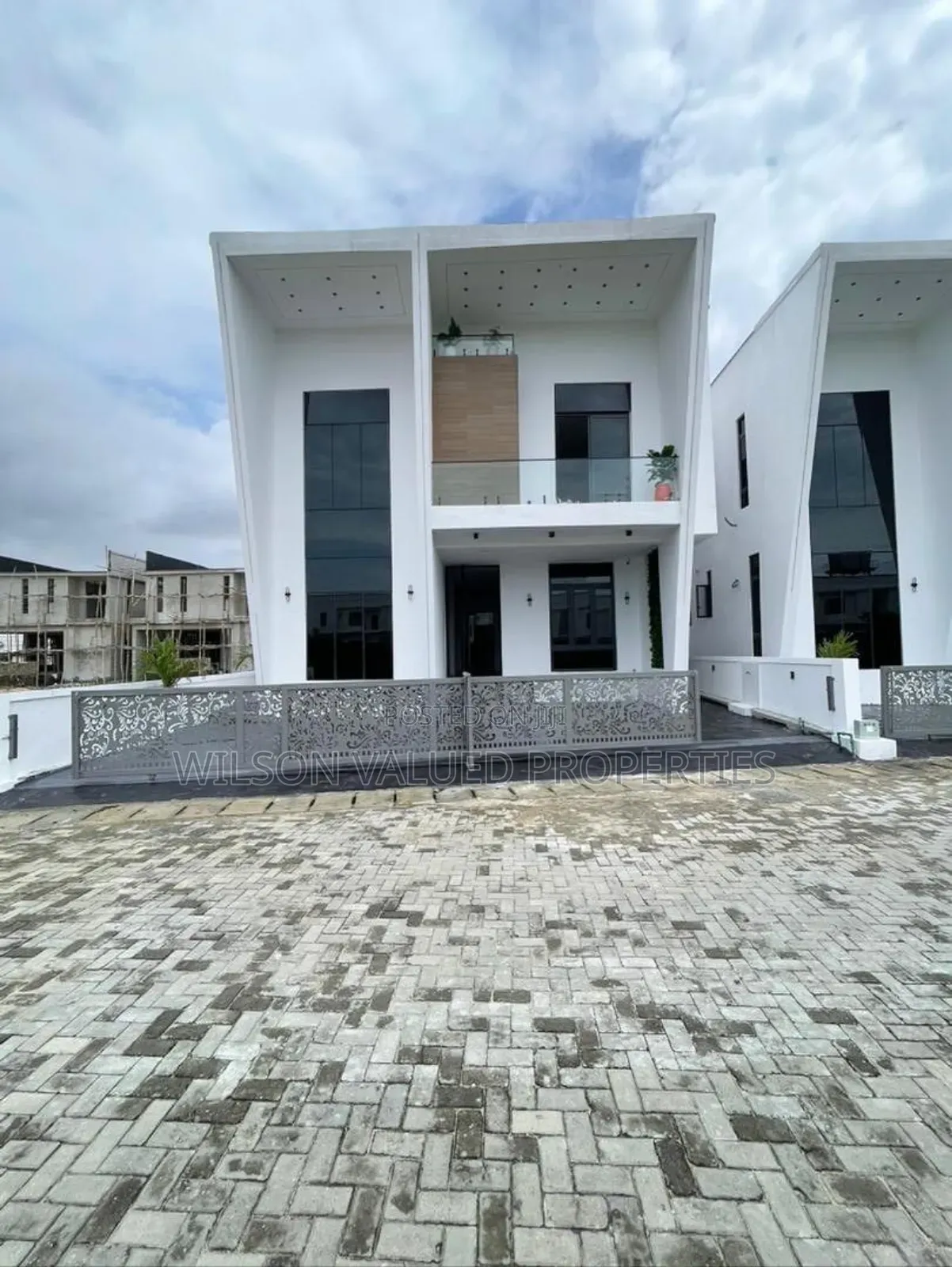 5bdrm Duplex in Wvp Homes, Chevron for sale