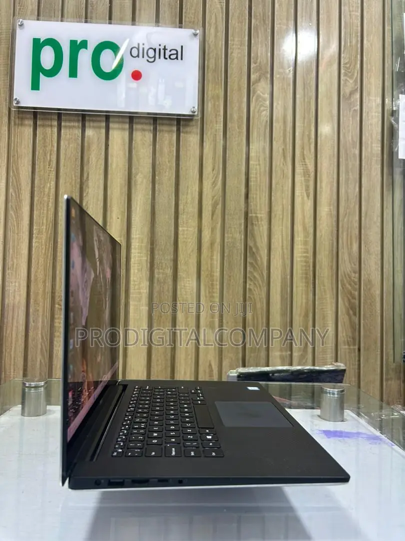 Laptop Dell Precision 15 5520 16GB Intel Core i7 SSD 256GB