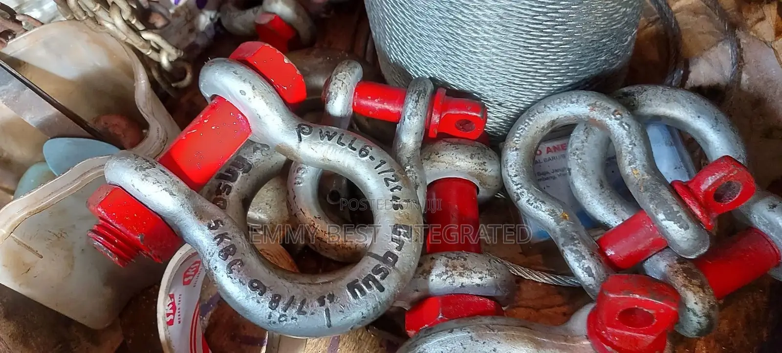 Crosby G-209 Screw Pin Anchor Shackle.