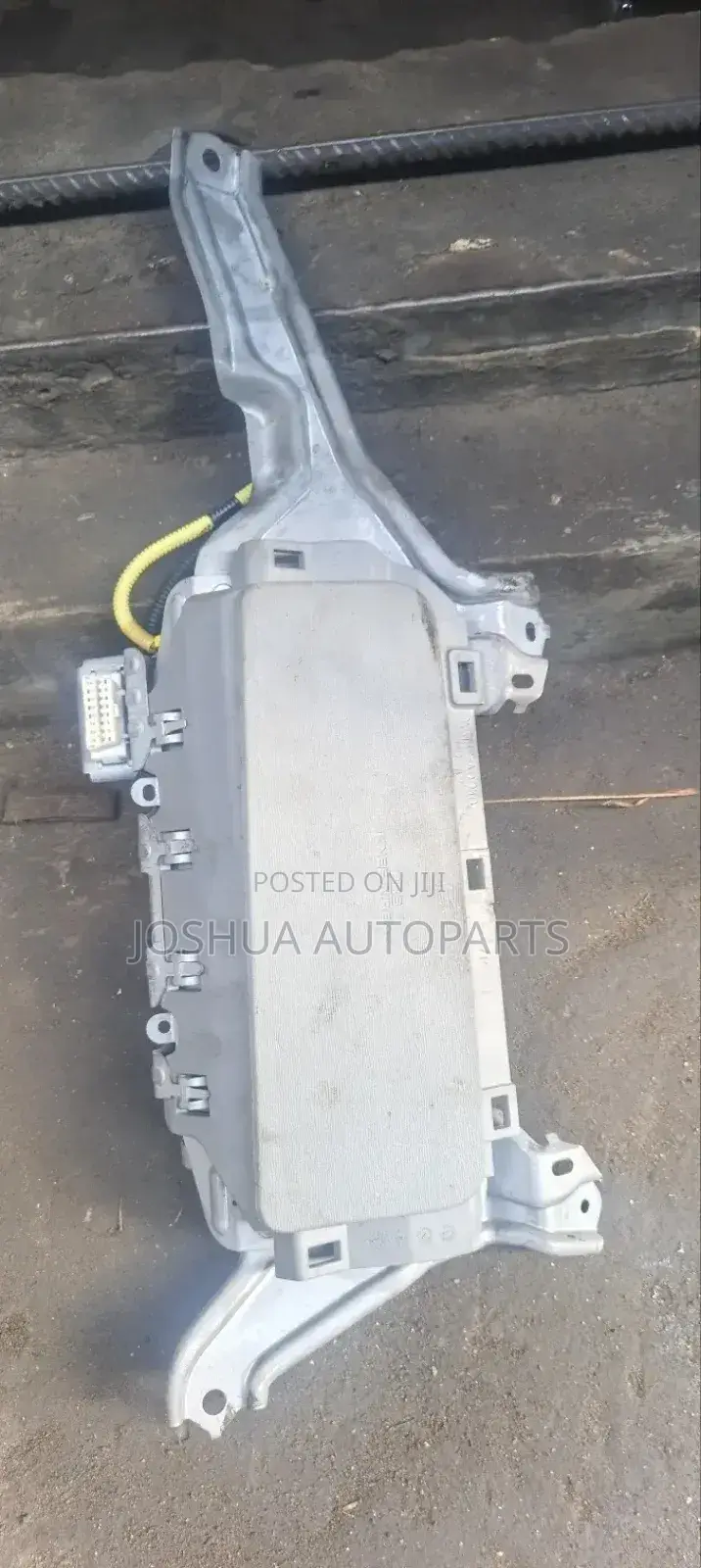 Toyota Sienna, Driver Knee Airbag, 2012-2014