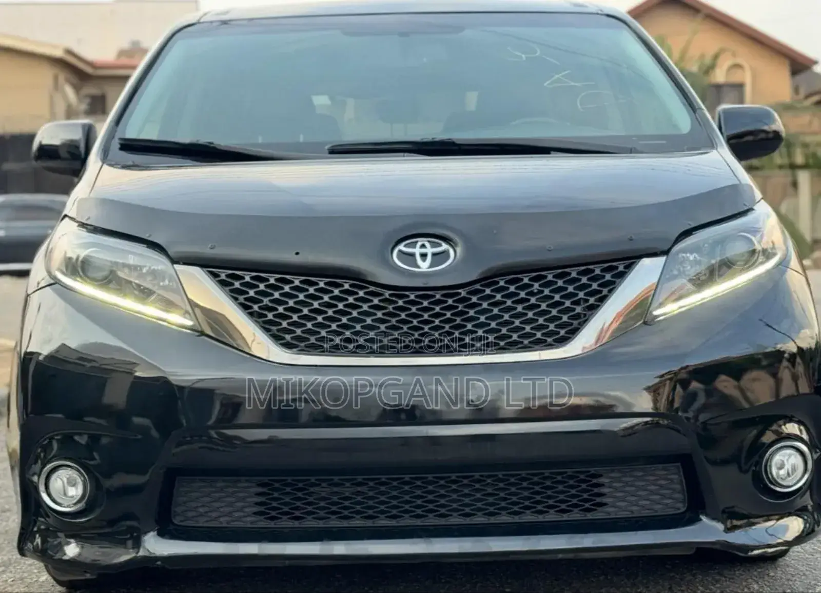 Toyota Sienna SE Premium 8-Passenger 4dr Minivan (3.5L 6cyl 6A) 2015