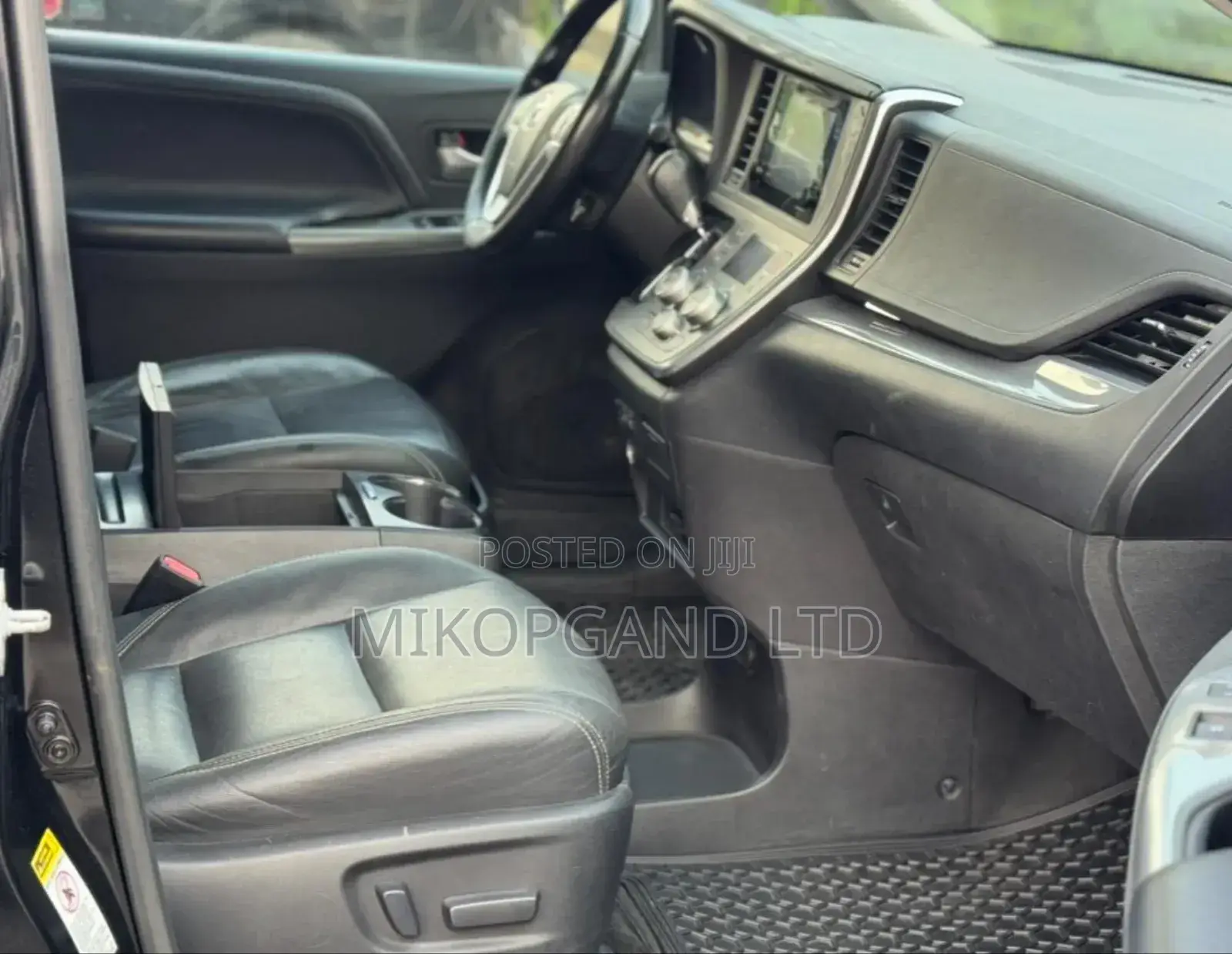Toyota Sienna SE Premium 8-Passenger 4dr Minivan (3.5L 6cyl 6A) 2015