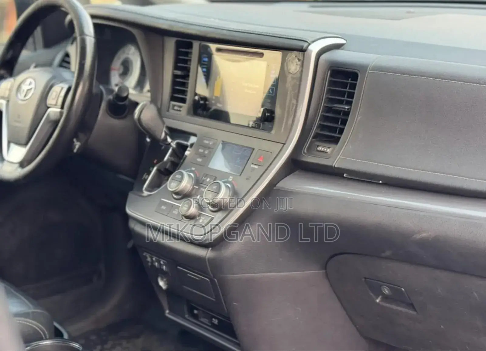 Toyota Sienna SE Premium 8-Passenger 4dr Minivan (3.5L 6cyl 6A) 2015