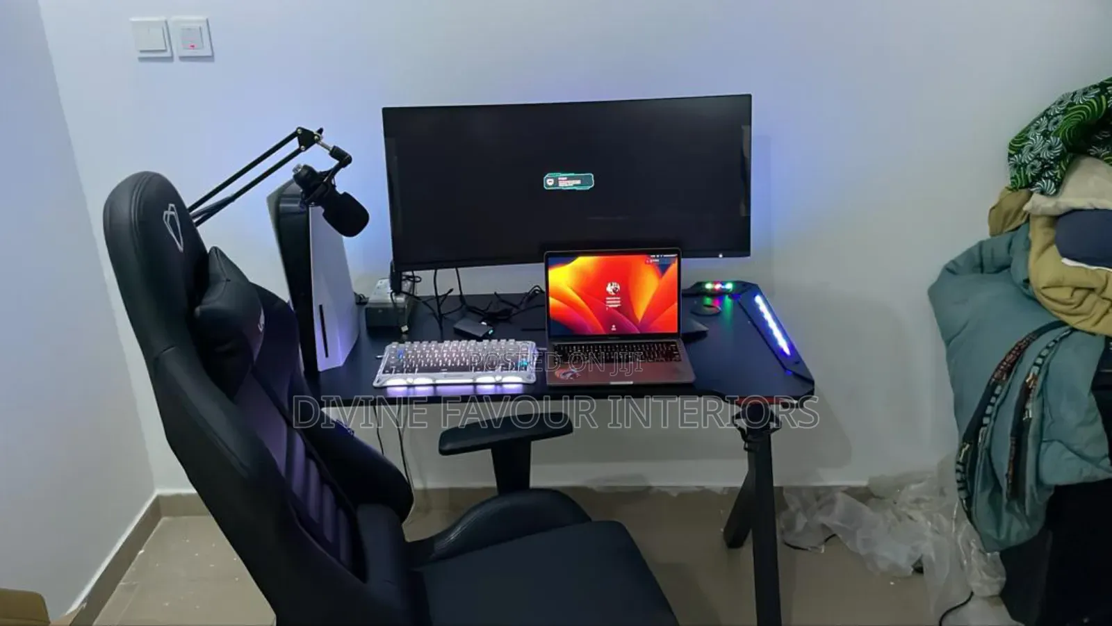 Y- Leg Gaming Desk With RGB Colors Display Gaming Chair - Full Black
