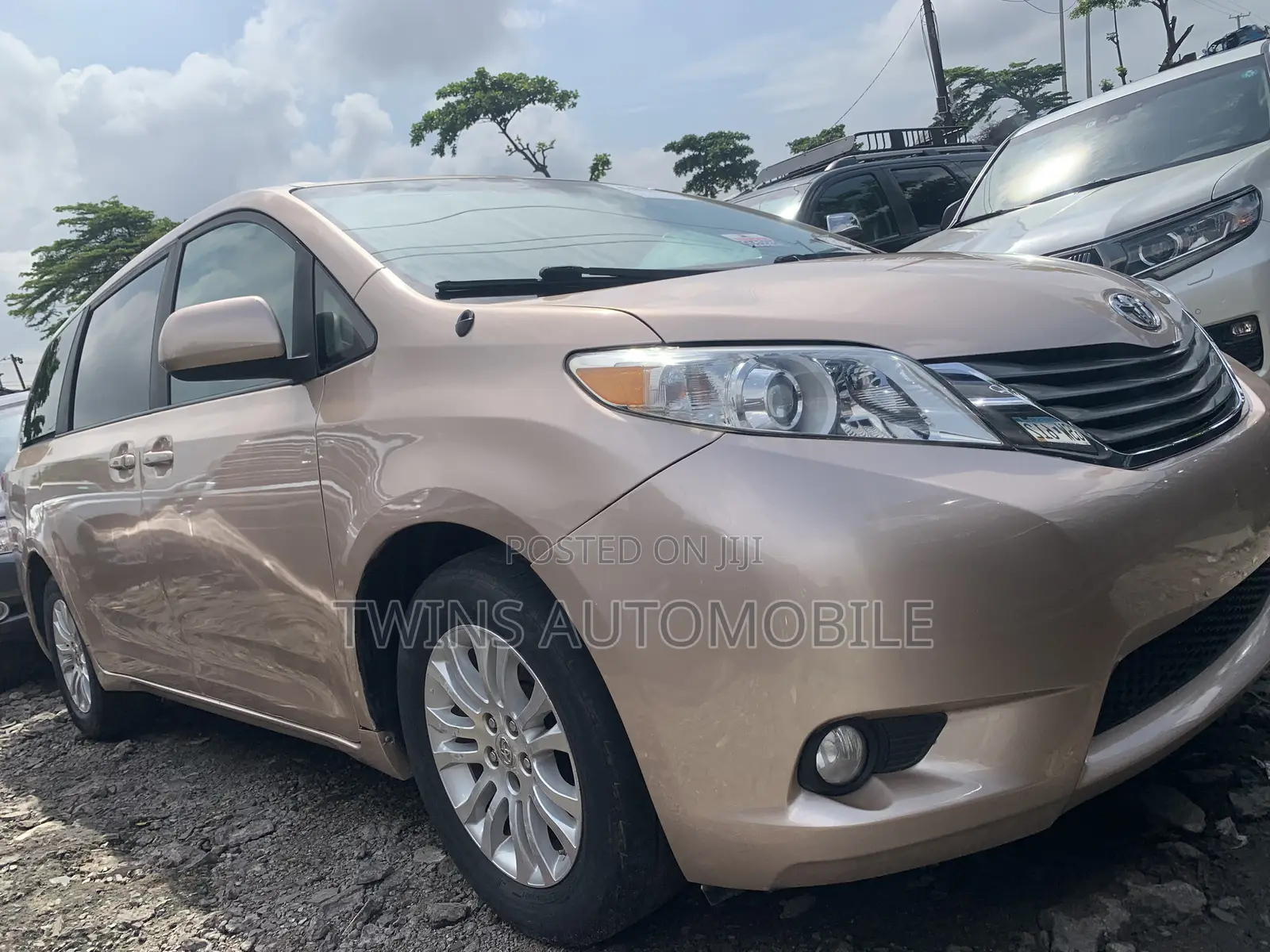 Toyota Sienna XLE 7 Passenger 2012 Gold