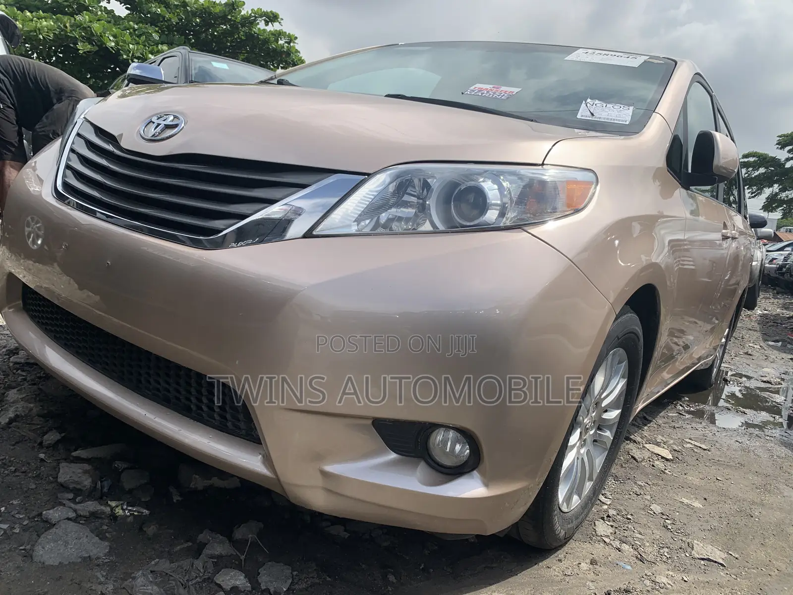 Toyota Sienna XLE 7 Passenger 2012 Gold