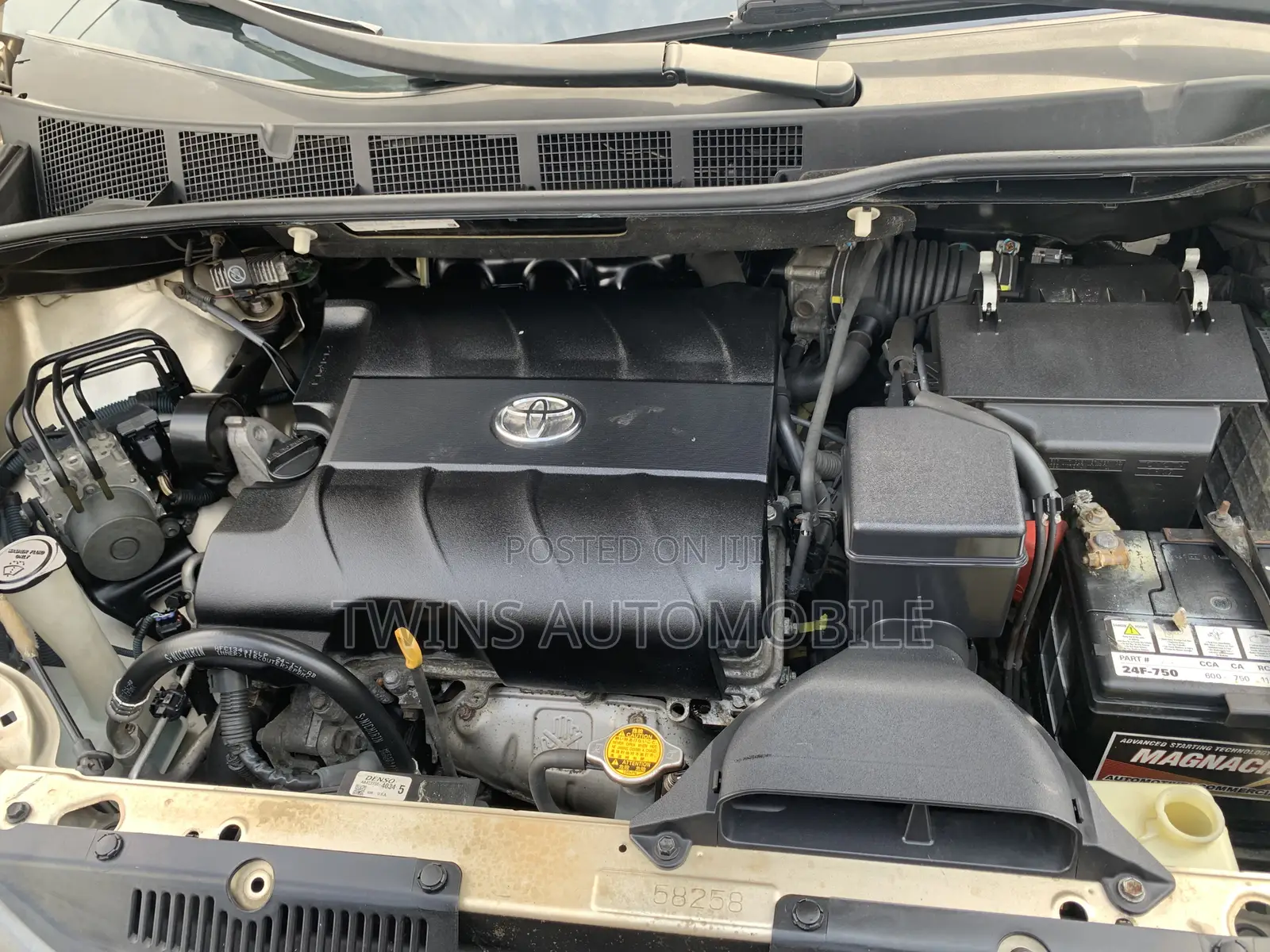 Toyota Sienna XLE 7 Passenger 2012 Gold