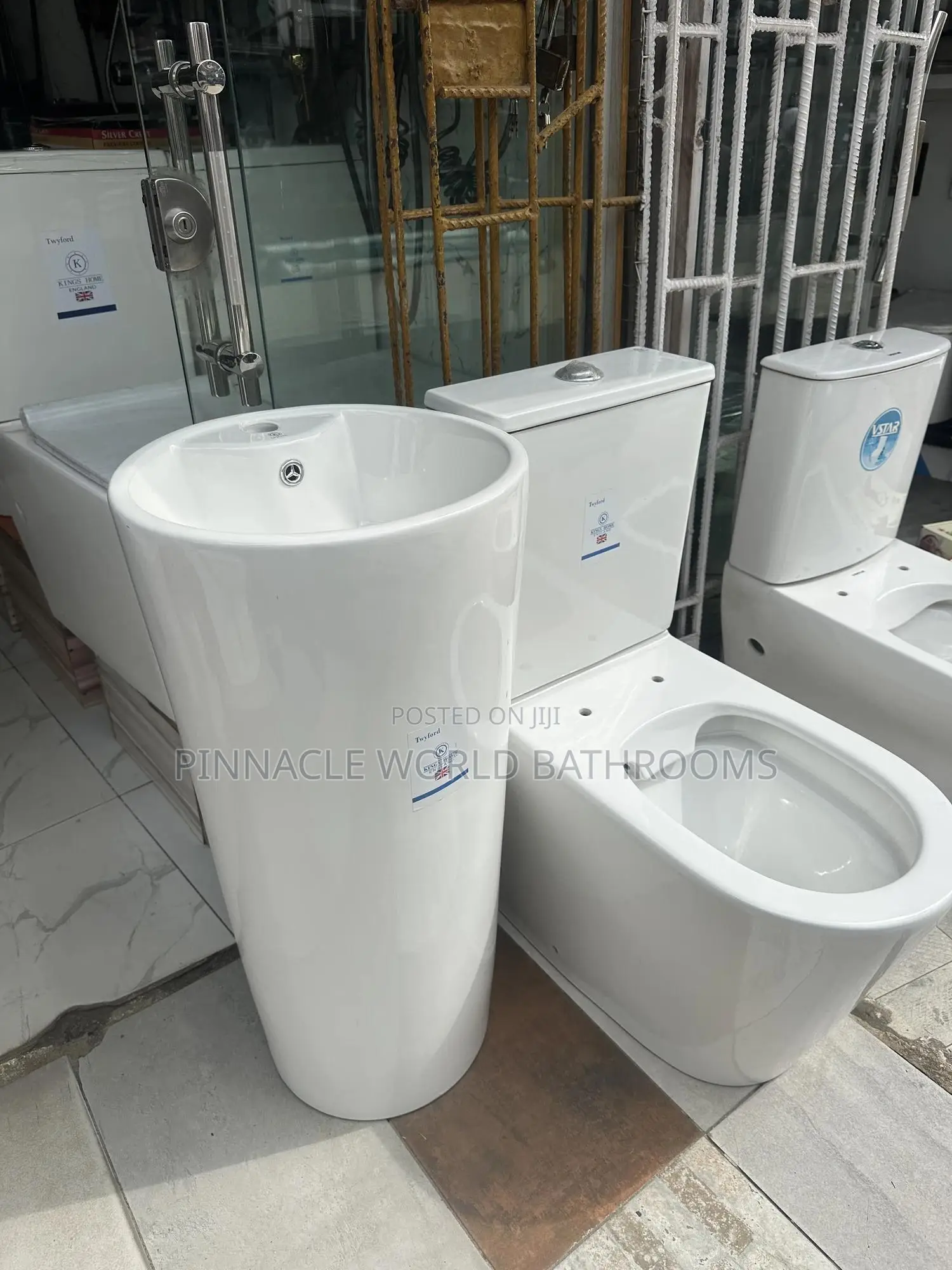 England White Wc With Free Standing Washing Hand Basin