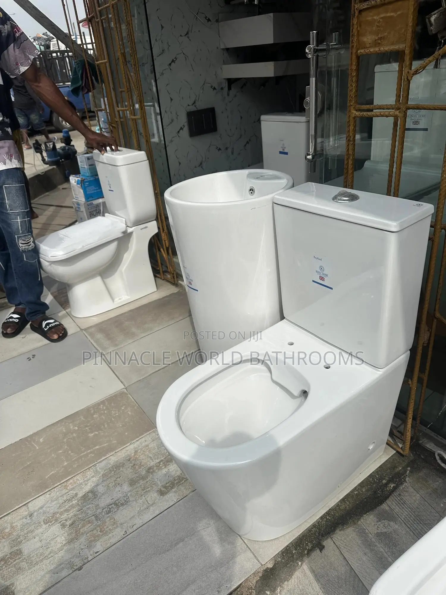 England White Wc With Free Standing Washing Hand Basin