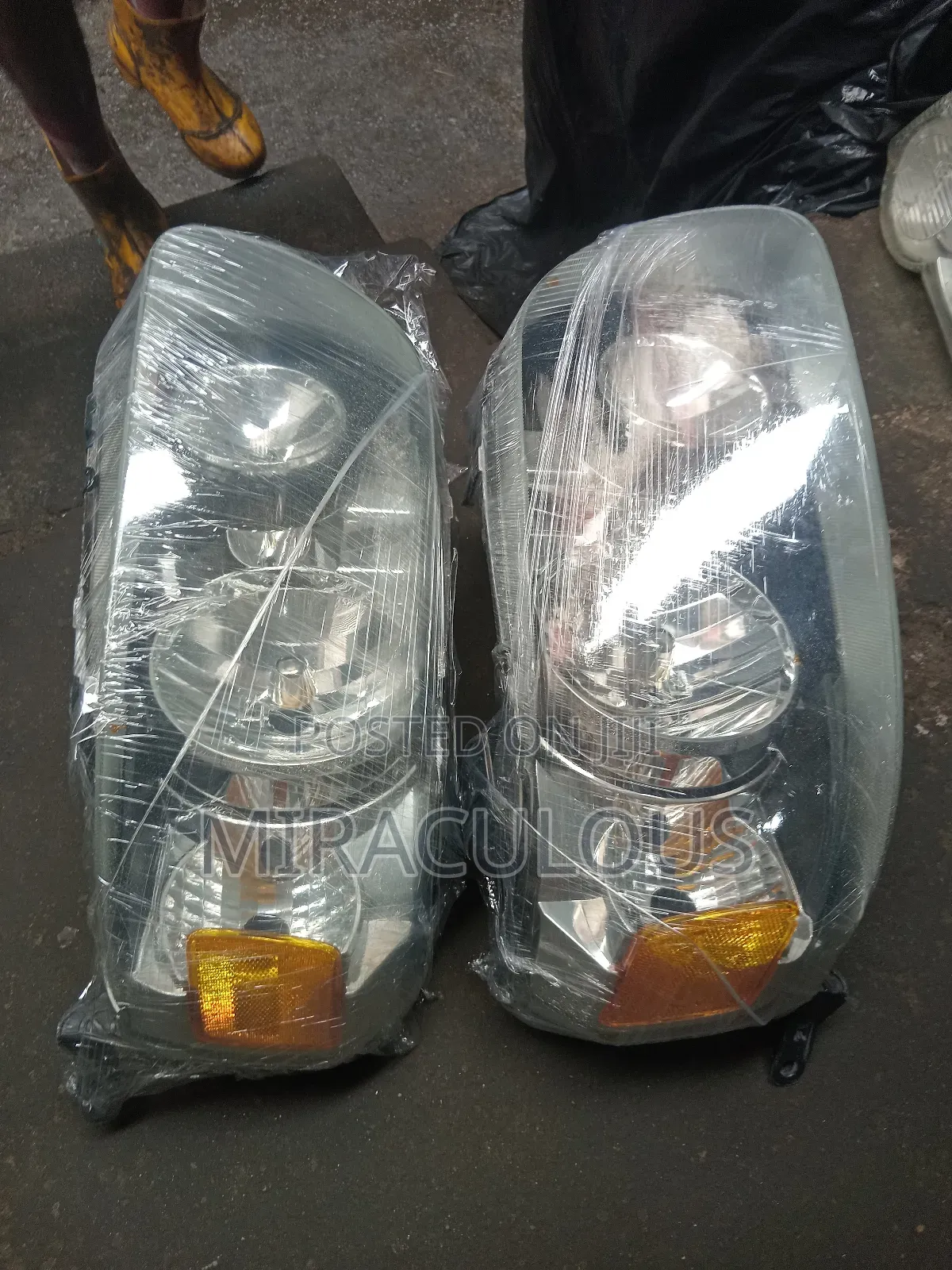Headlight Ford Escape 2005 Model