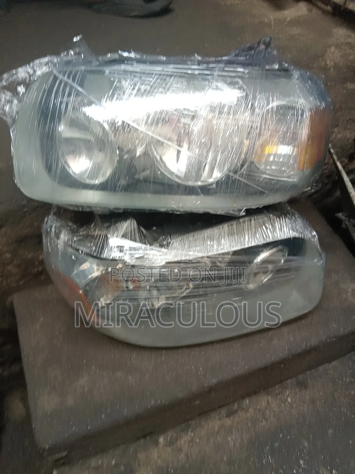 Headlight Ford Escape 2005 Model