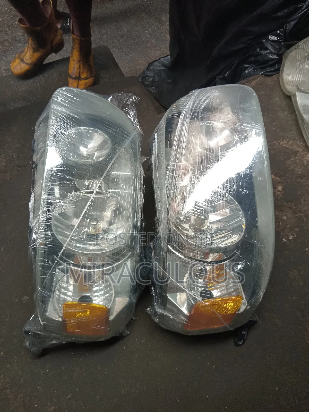 Headlight Ford Escape 2005 Model