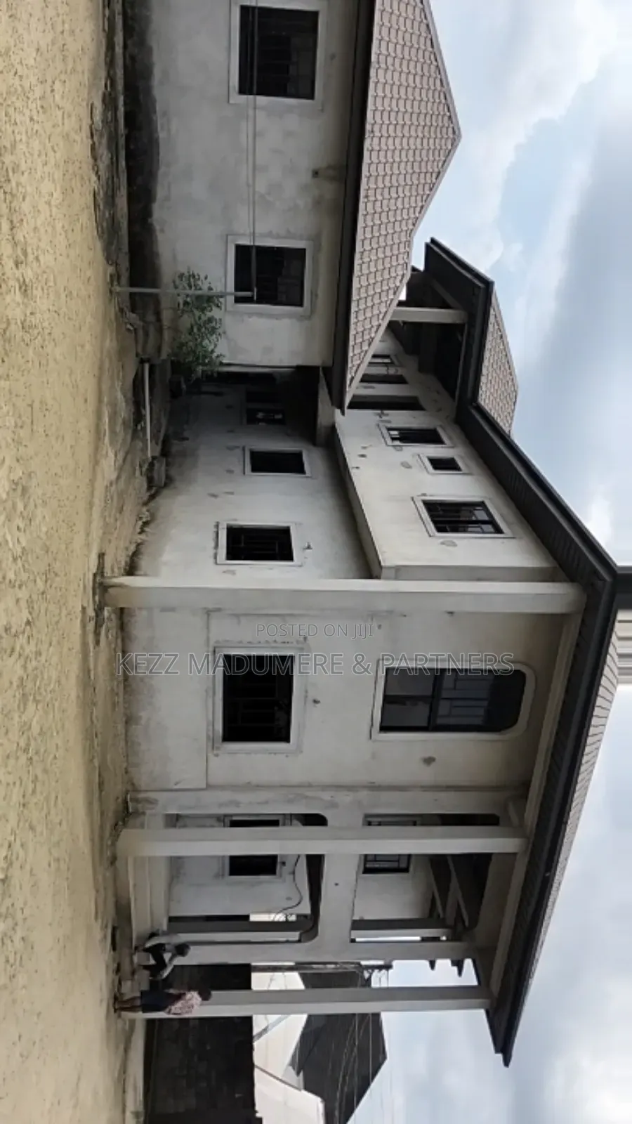 5bdrm Duplex in Off Sars Rd,Near for sale