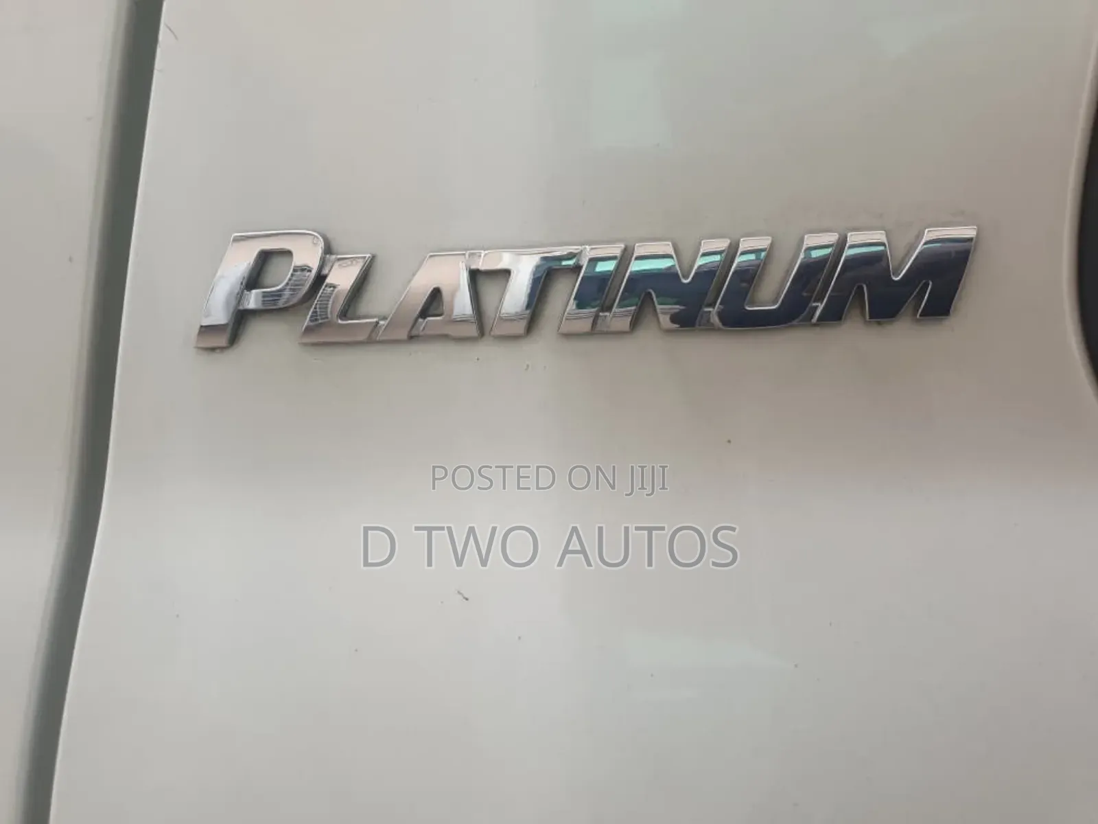 Toyota Sequoia Platinum 4dr SUV (5.7L 8cyl 6A) 2013 White