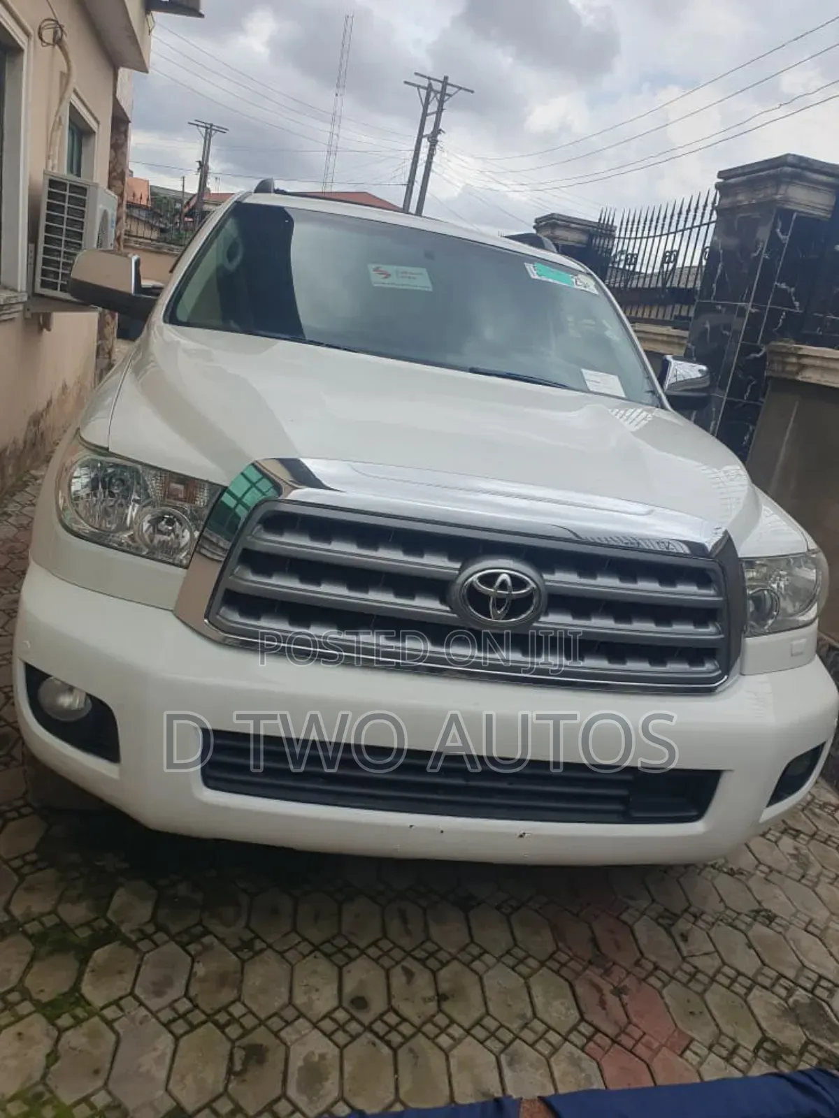 Toyota Sequoia Platinum 4dr SUV (5.7L 8cyl 6A) 2013 White