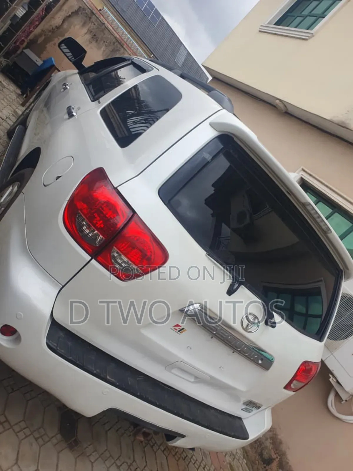 Toyota Sequoia Platinum 4dr SUV (5.7L 8cyl 6A) 2013 White