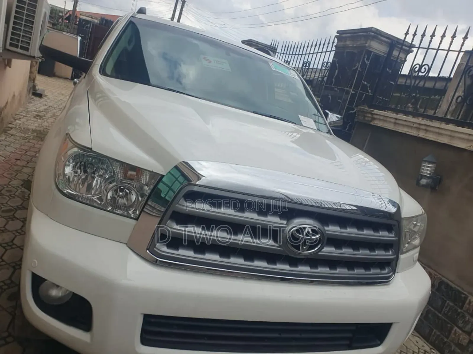 Toyota Sequoia Platinum 4dr SUV (5.7L 8cyl 6A) 2013 White