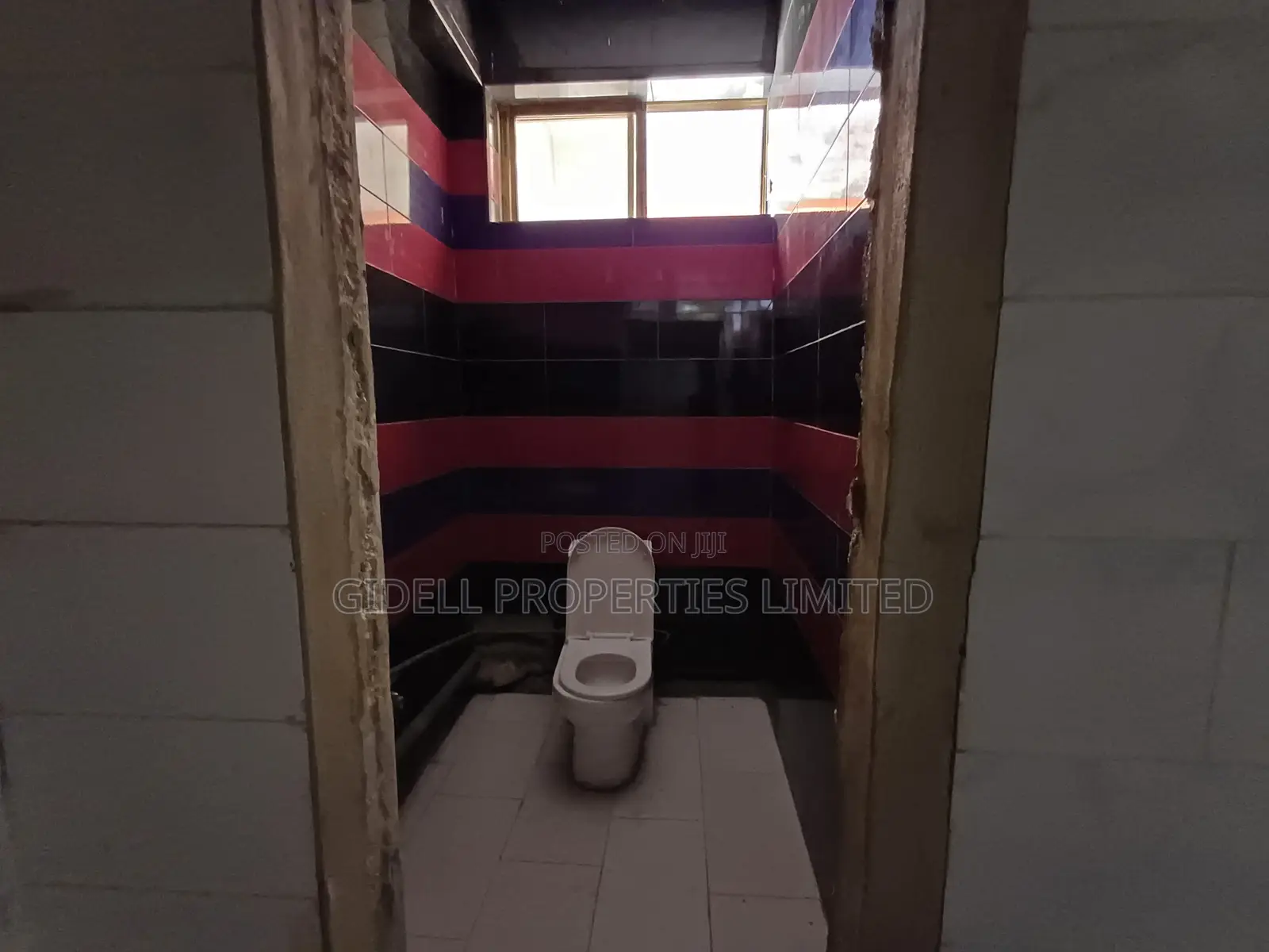 210sqm Shop / Office Space on the First Floor