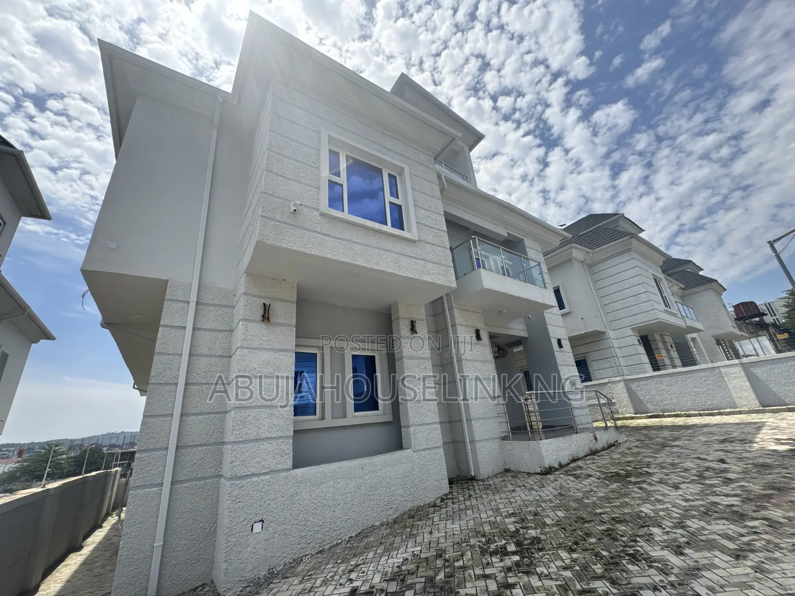 5bdrm Duplex in Guzape Main Abuja for sale
