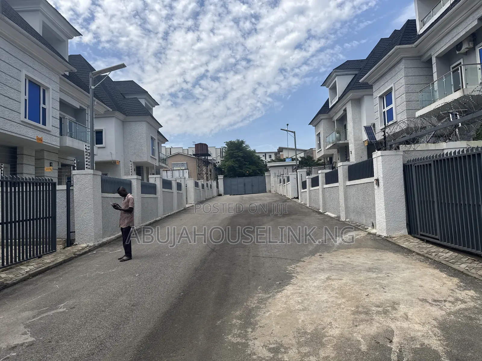 5bdrm Duplex in Guzape Main Abuja for sale
