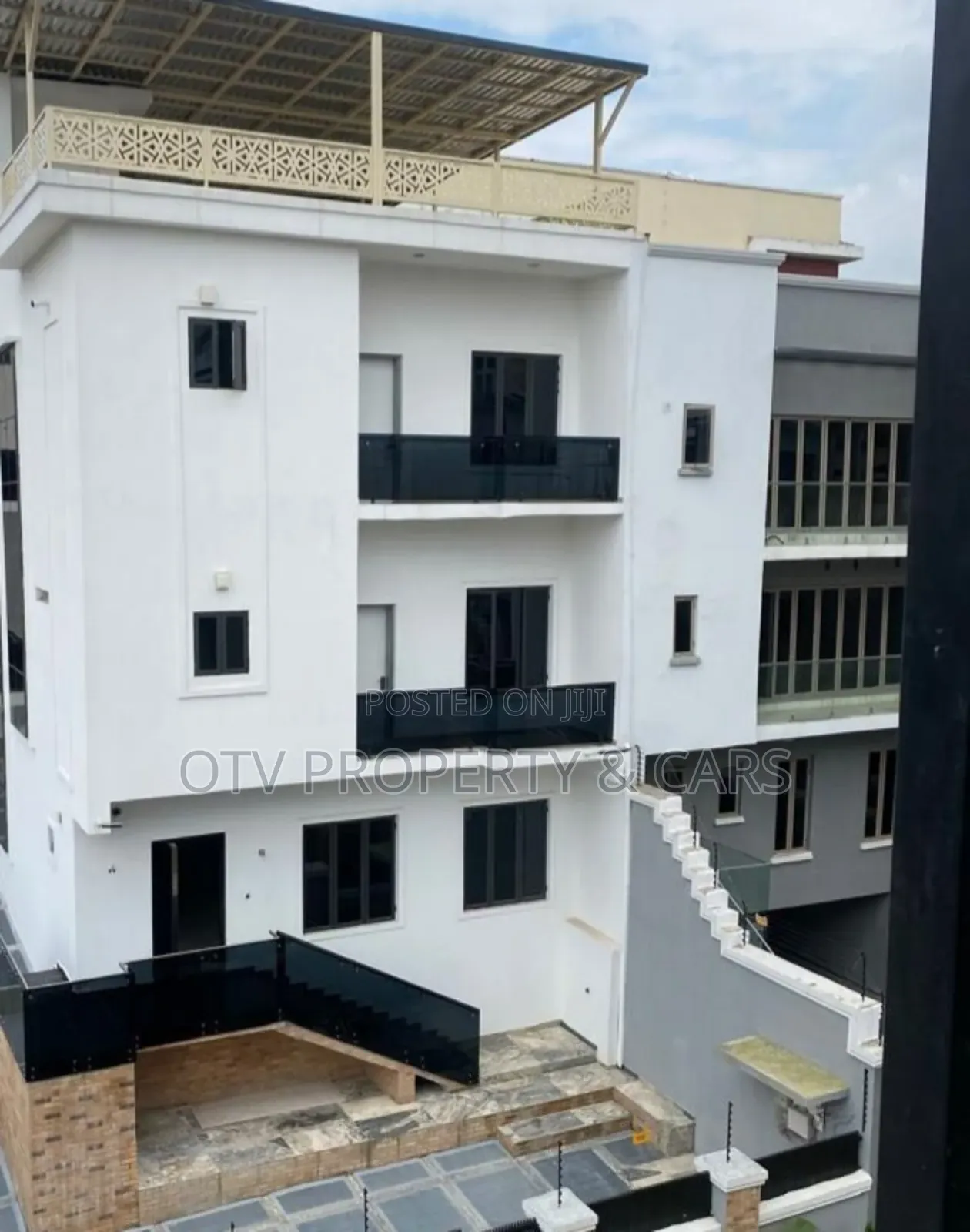 5bdrm Townhouse/Terrace in Guzape District for sale