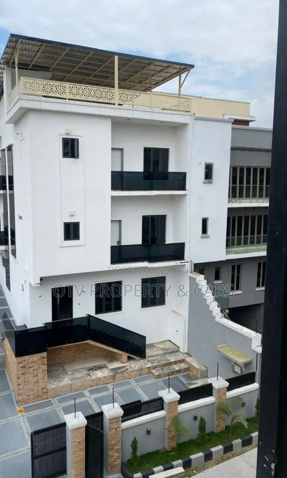 5bdrm Townhouse/Terrace in Guzape District for sale
