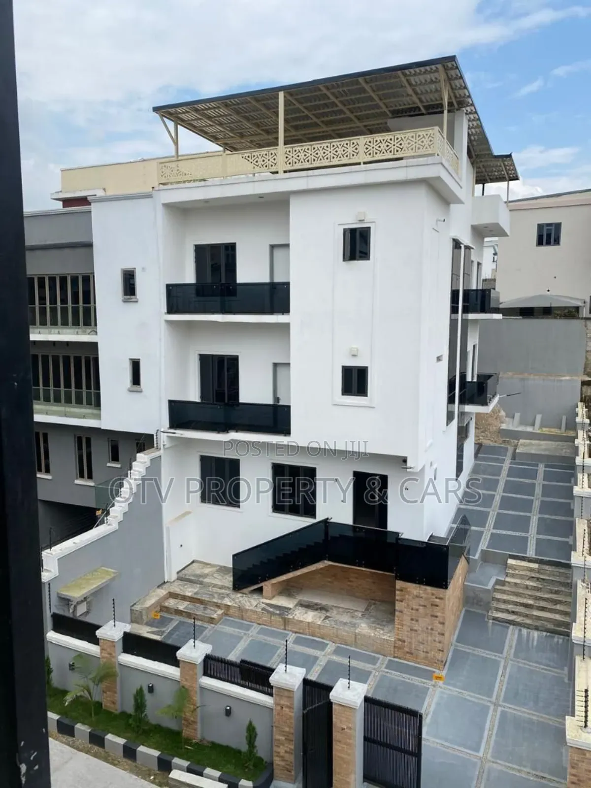 5bdrm Townhouse/Terrace in Guzape District for sale