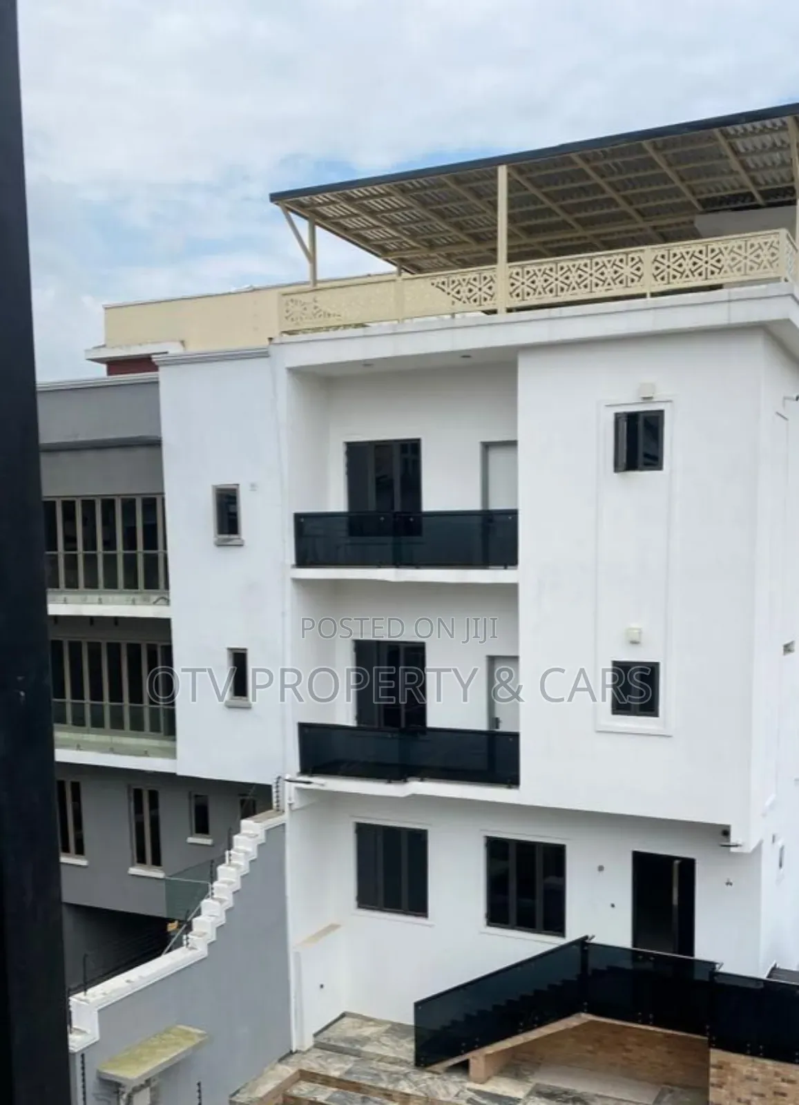 5bdrm Townhouse/Terrace in Guzape District for sale