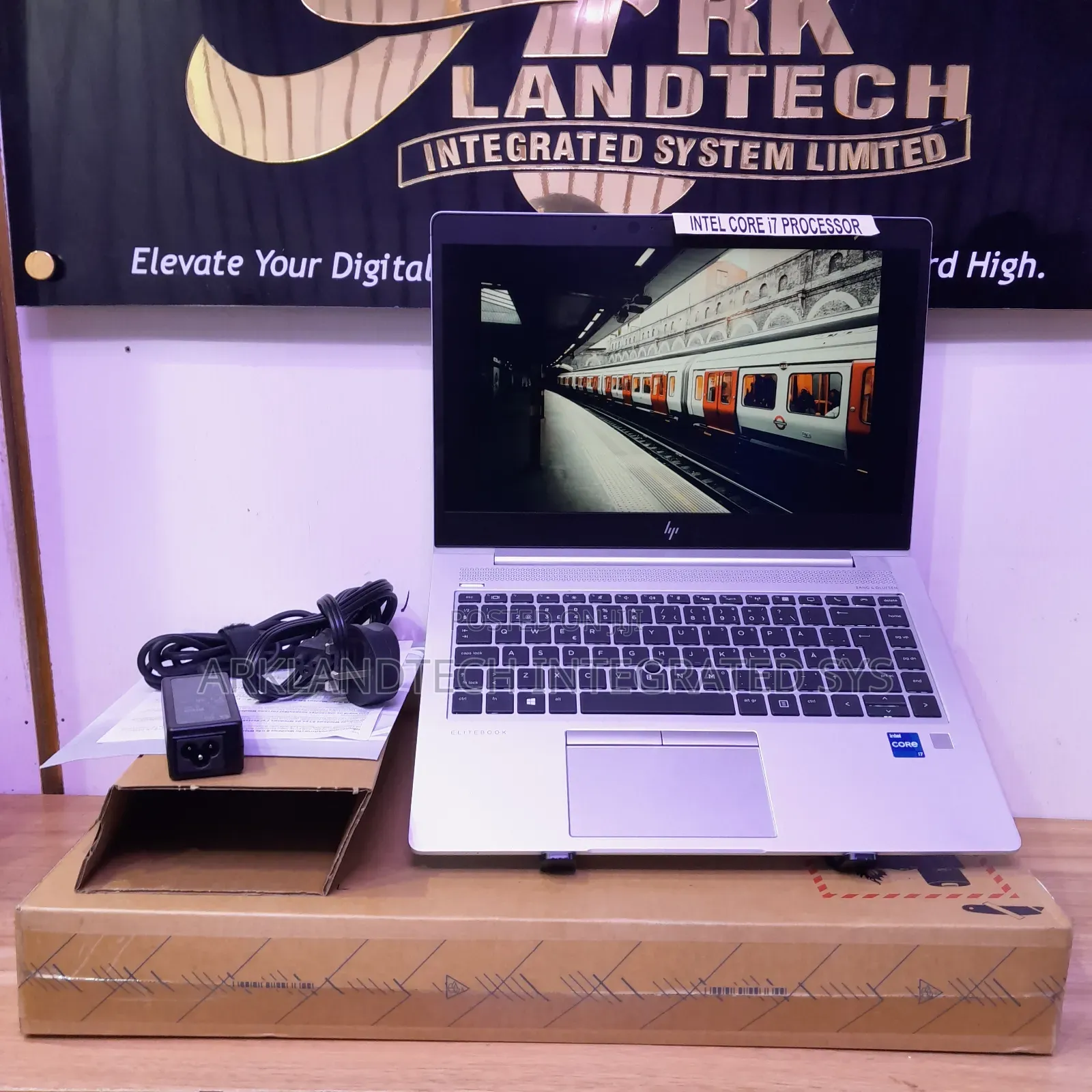 New Laptop HP EliteBook 8440P 8GB Intel Core i7 SSD 256GB