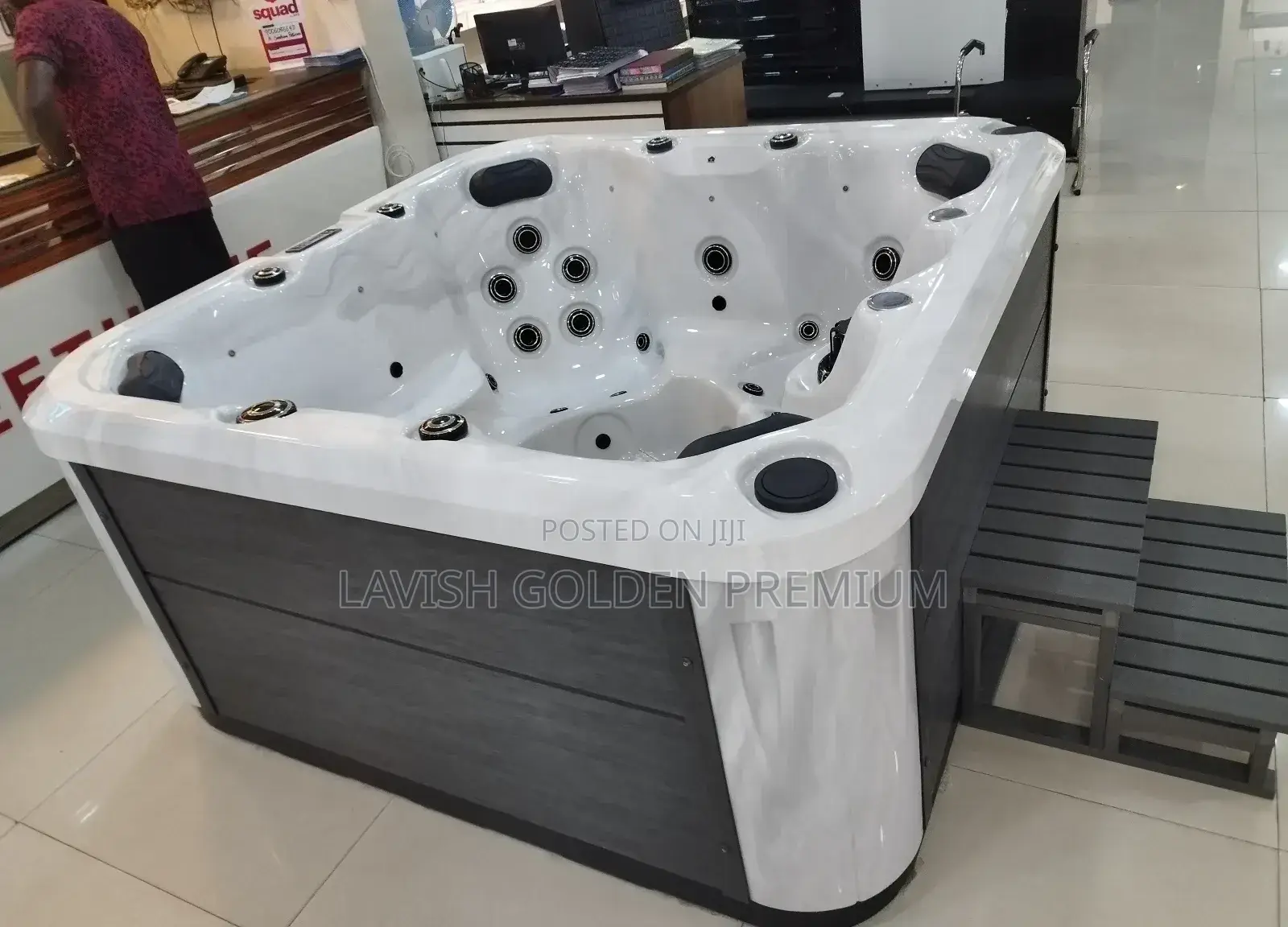 Luxury Outdoor Spa Jacuzzi