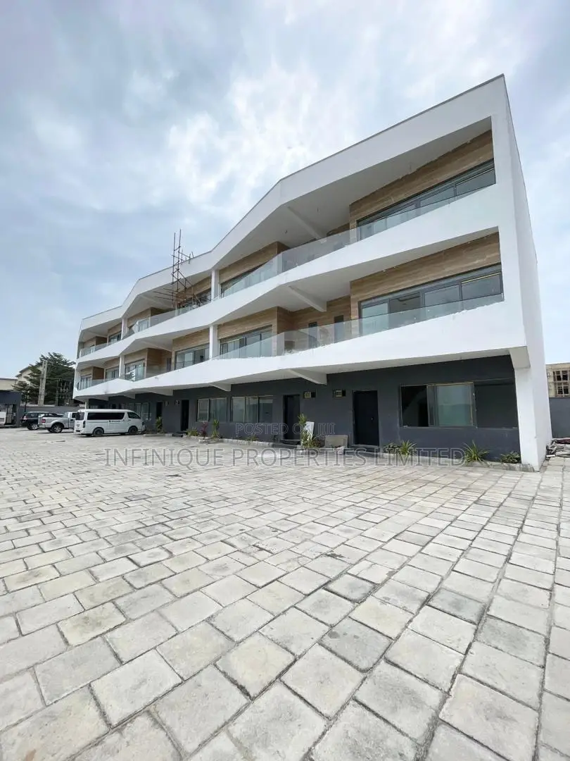 4bdrm Townhouse/Terrace in Ikate for sale